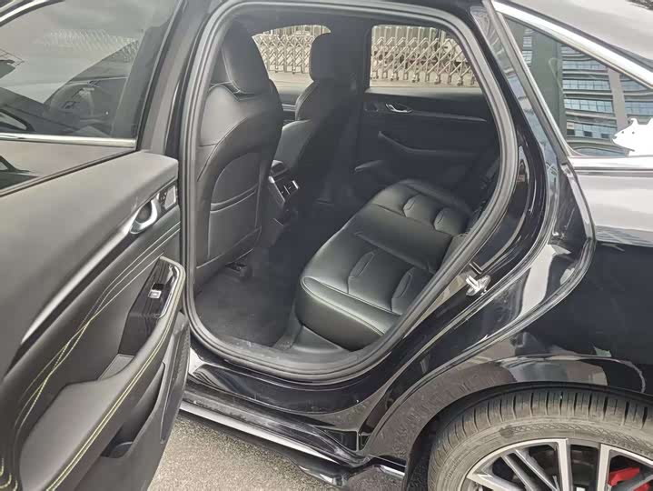 Фото 11 - Geely Preface