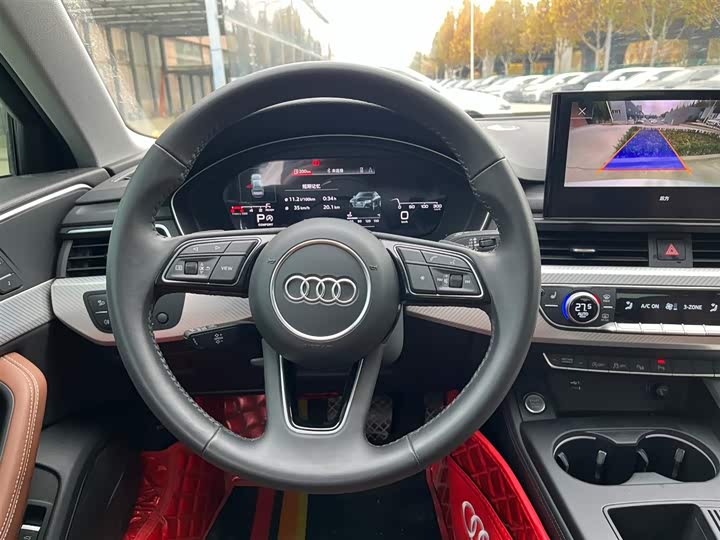 Фото 12 - Audi A4L