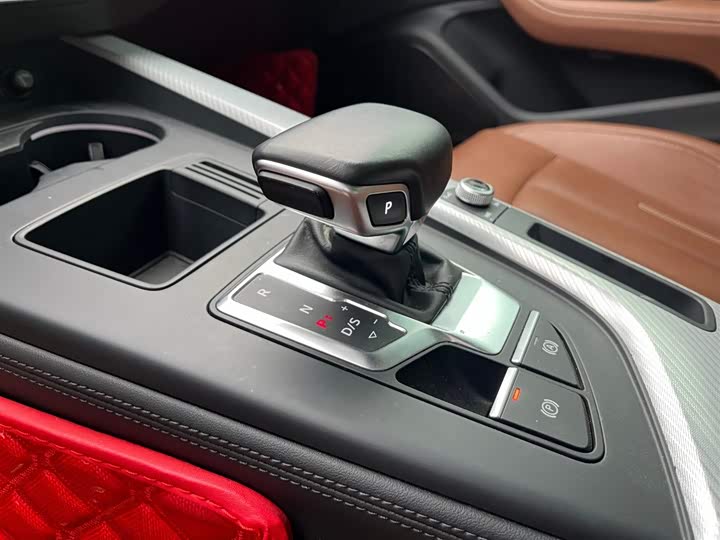 Фото 13 - Audi A4L