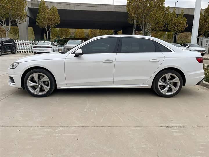 Фото 4 - Audi A4L