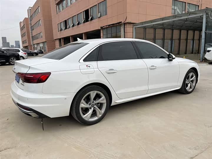 Фото 5 - Audi A4L
