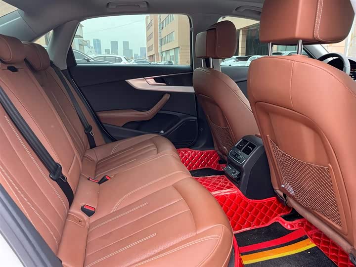 Фото 9 - Audi A4L