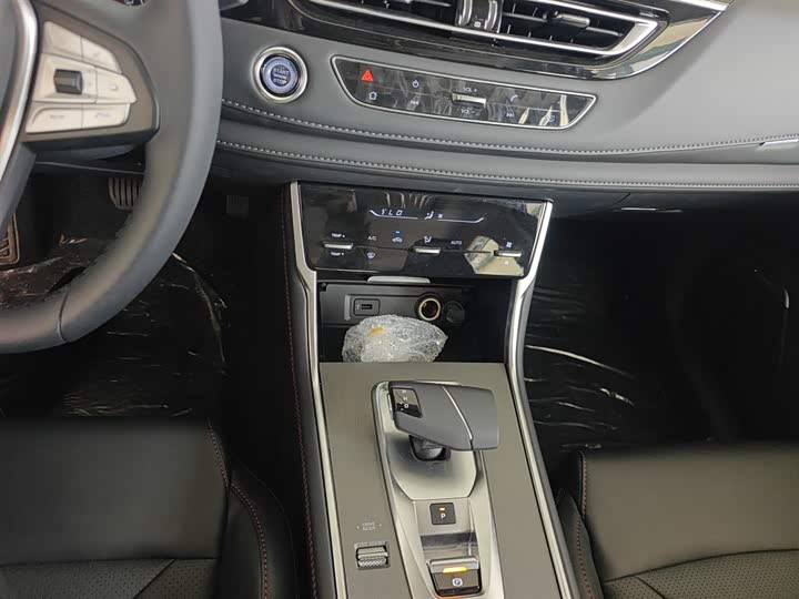 Фото 14 - Changan CS75