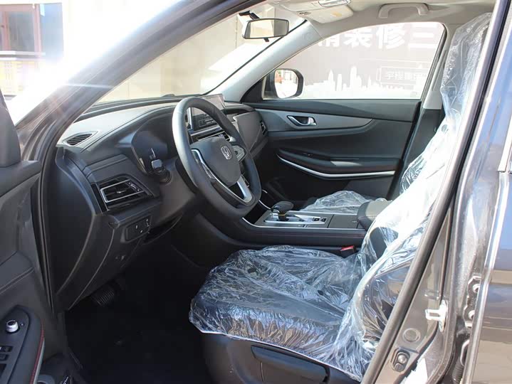 Фото 15 - Changan CS75