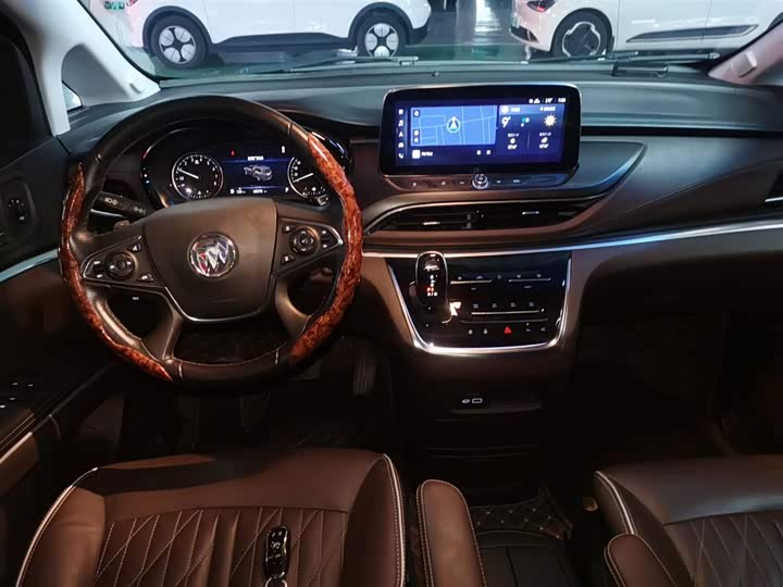 Фото 10 - Buick GL8 ES