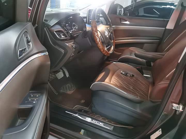 Фото 15 - Buick GL8 ES