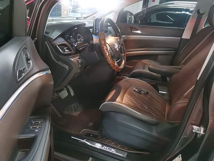 Фото 16 - Buick GL8 ES