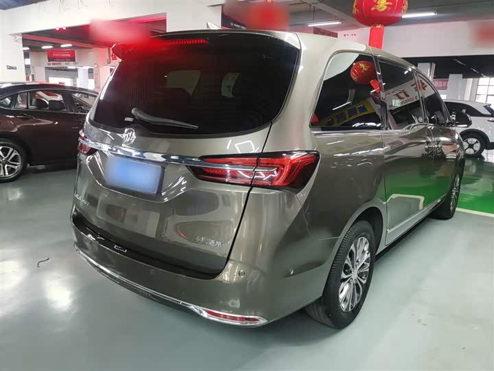 Фото 7 - Buick GL8 ES