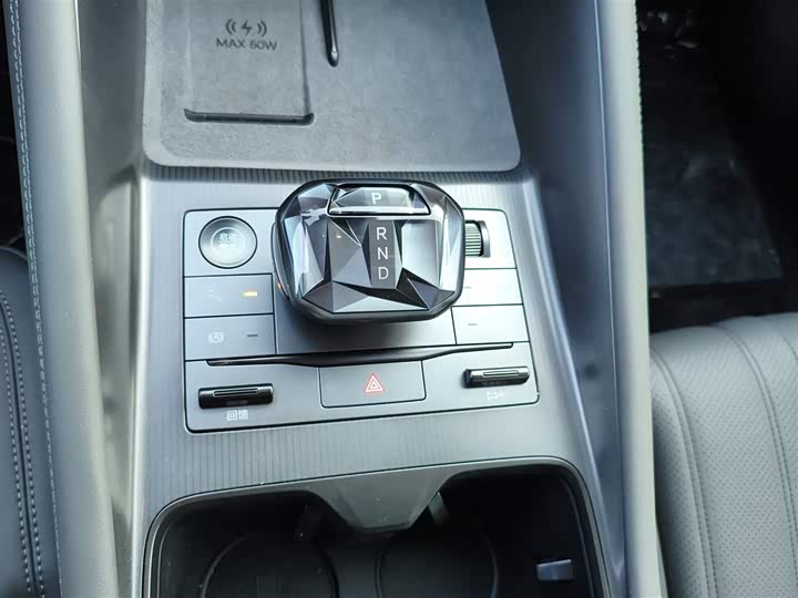 Фото 14 - BYD Song L