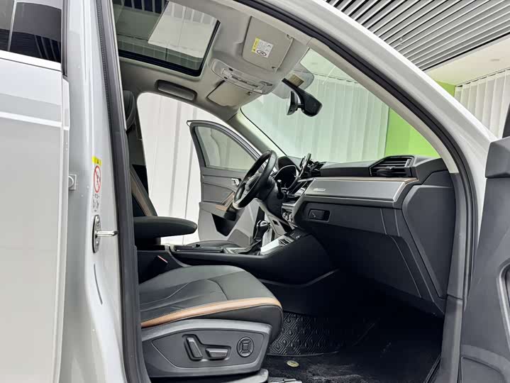 Фото 8 - Audi Q3