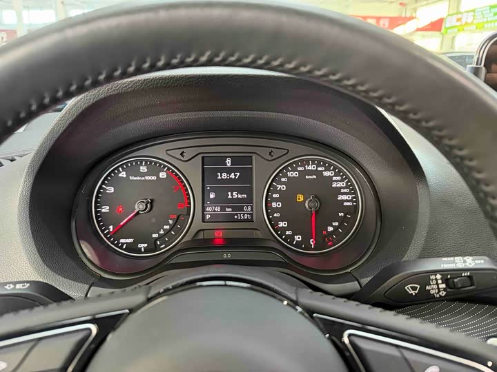 Фото 10 - Audi Q2L