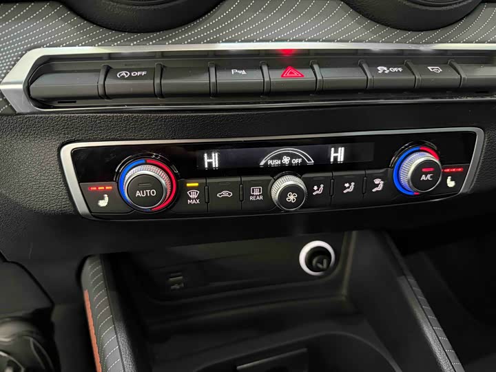 Фото 11 - Audi Q2L