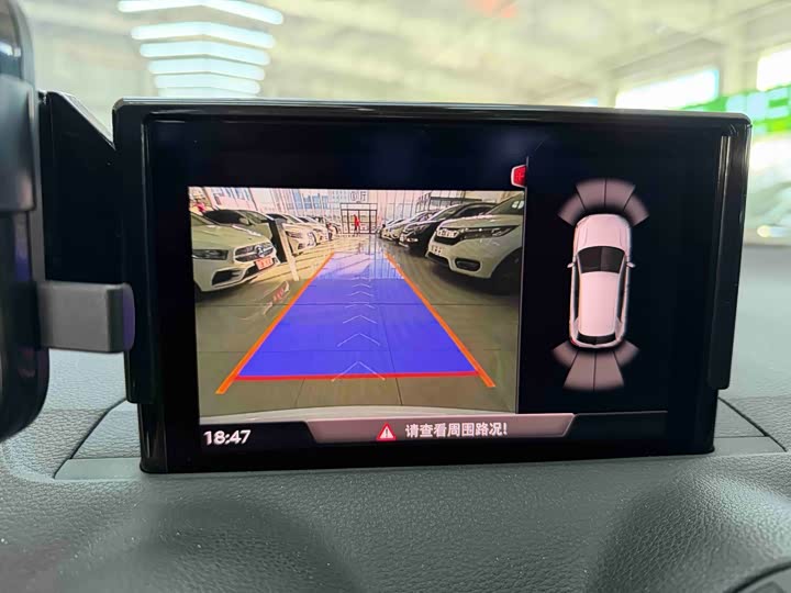 Фото 13 - Audi Q2L