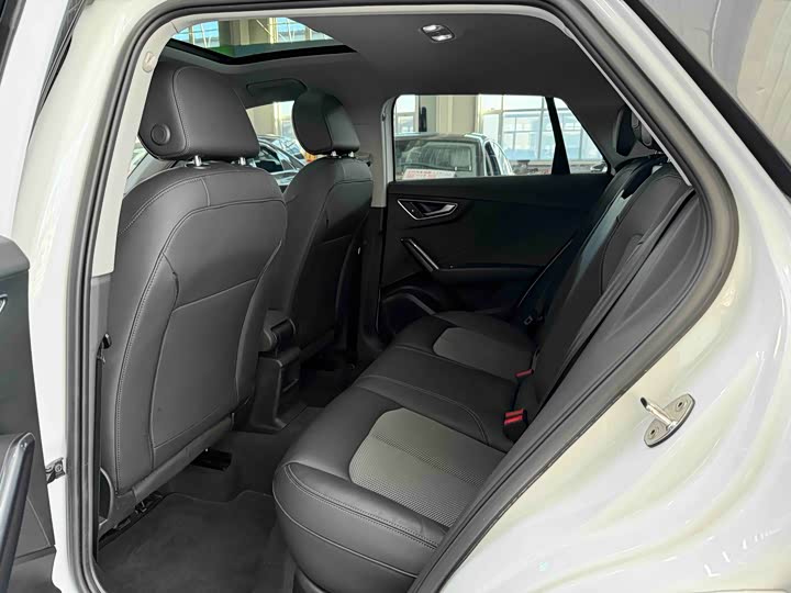 Фото 15 - Audi Q2L