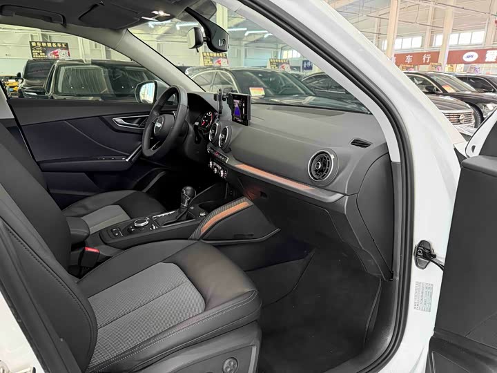 Фото 17 - Audi Q2L