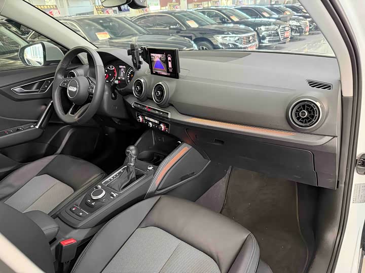 Фото 18 - Audi Q2L