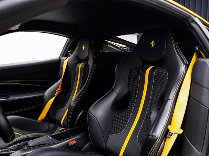 Фото 10 - Ferrari F8