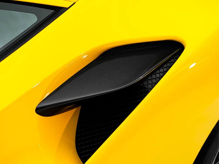 Фото 8 - Ferrari F8