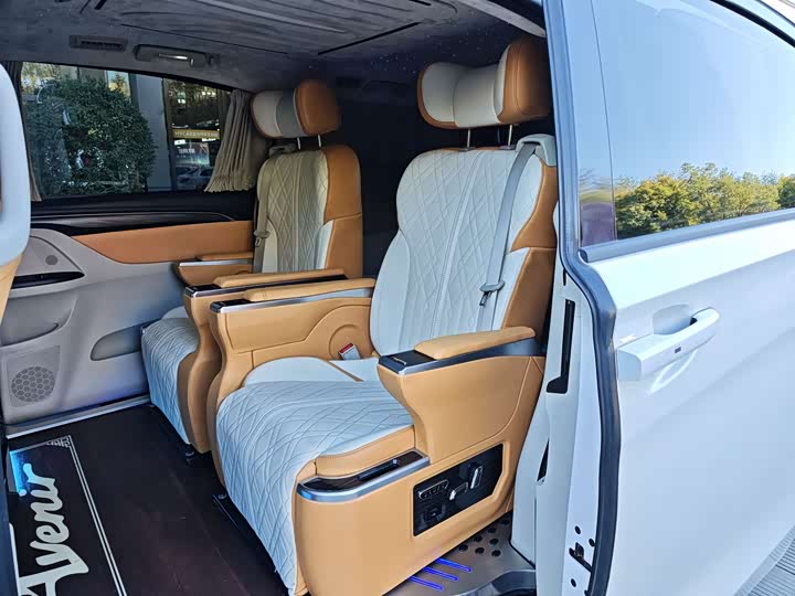 Фото 7 - Buick GL8 ES