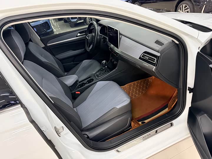 Фото 12 - Volkswagen Lavida