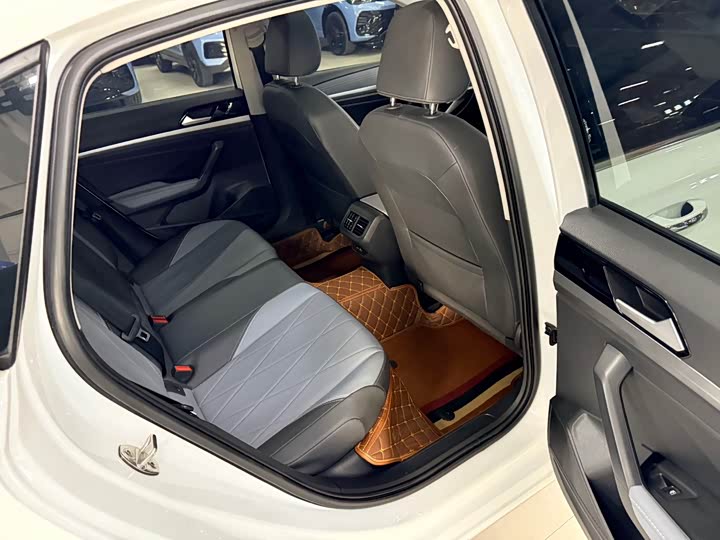 Фото 15 - Volkswagen Lavida