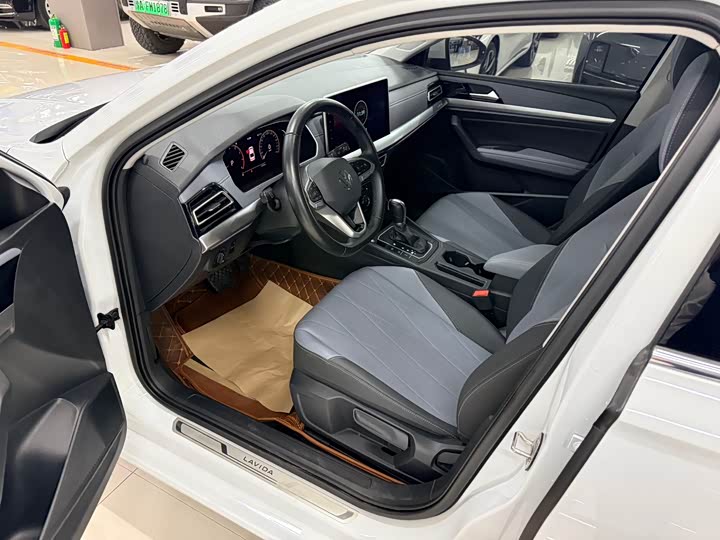 Фото 8 - Volkswagen Lavida