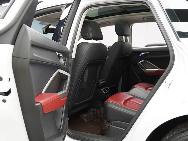 Фото 18 - Audi Q3