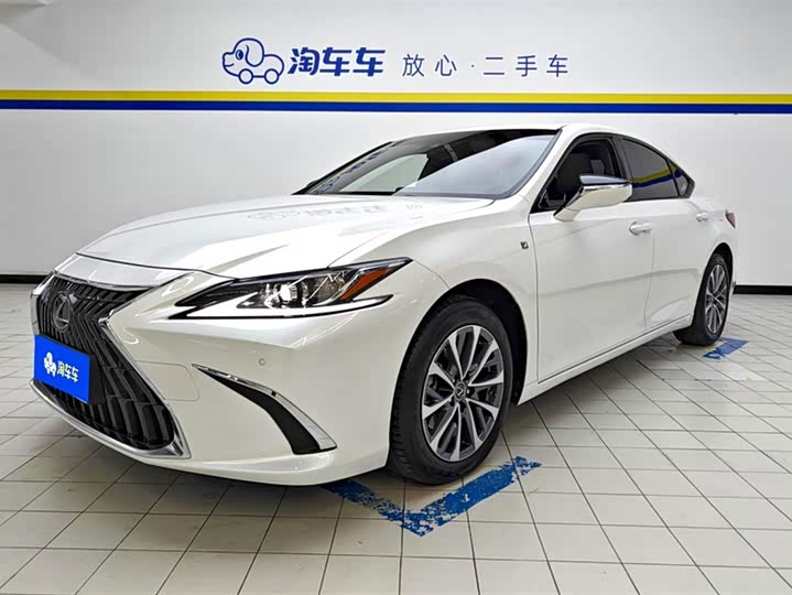 Фото 1 - Lexus ES