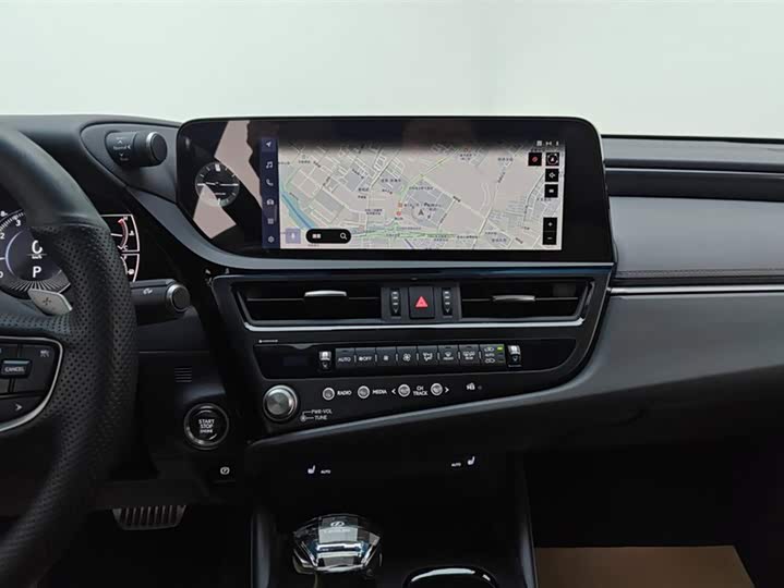 Фото 13 - Lexus ES