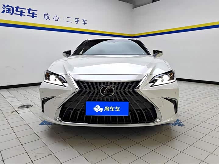Фото 2 - Lexus ES