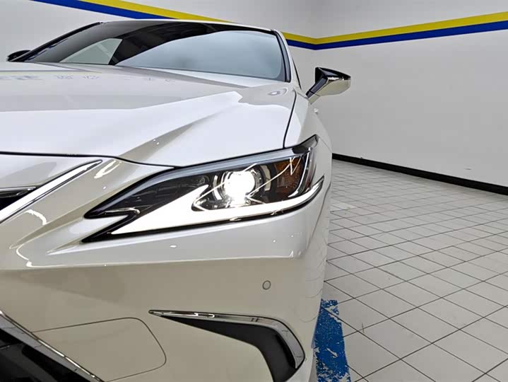 Фото 5 - Lexus ES