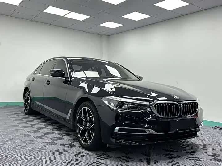 Фото 3 - BMW 5 Series