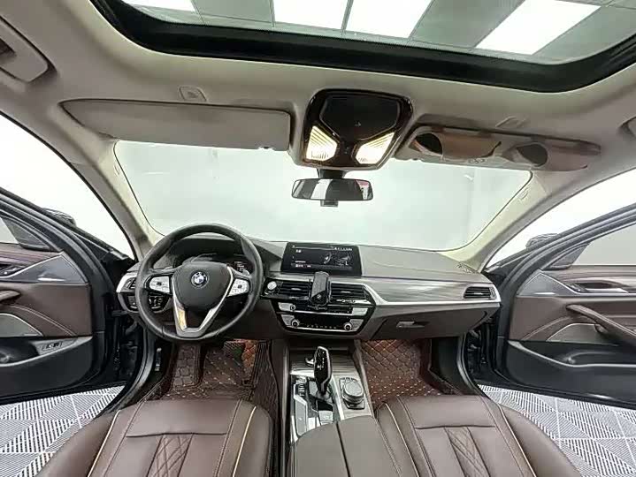 Фото 5 - BMW 5 Series