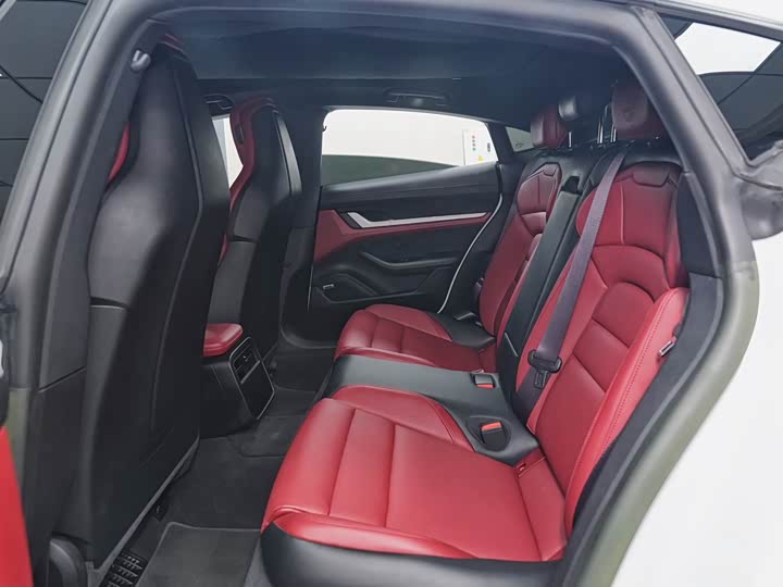 Фото 12 - Porsche Taycan