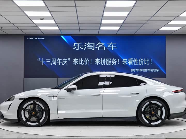 Фото 3 - Porsche Taycan