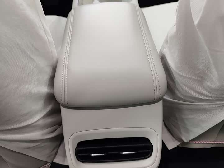 Фото 14 - Geely Galaxy Geome