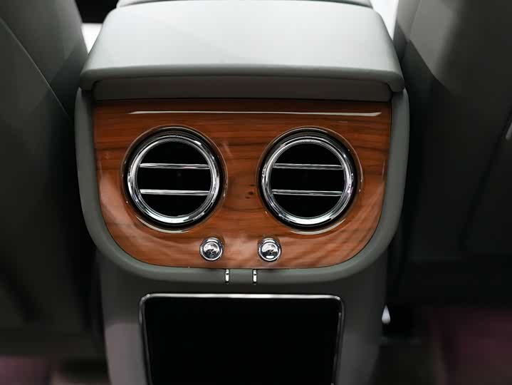 Фото 28 - Bentley Bentayga
