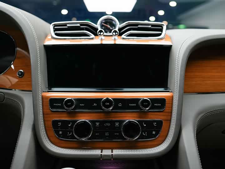 Фото 29 - Bentley Bentayga