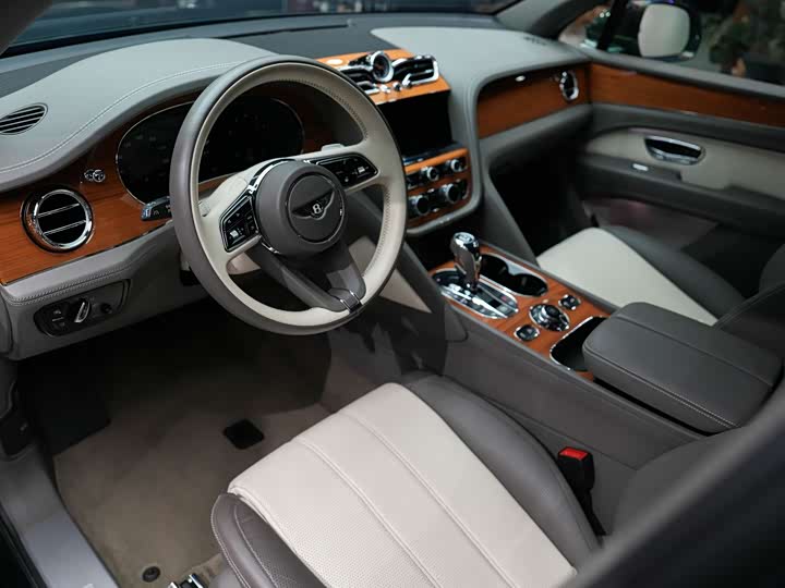 Фото 35 - Bentley Bentayga