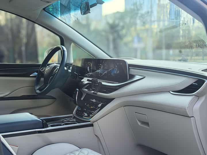 Фото 13 - Buick GL8 ES