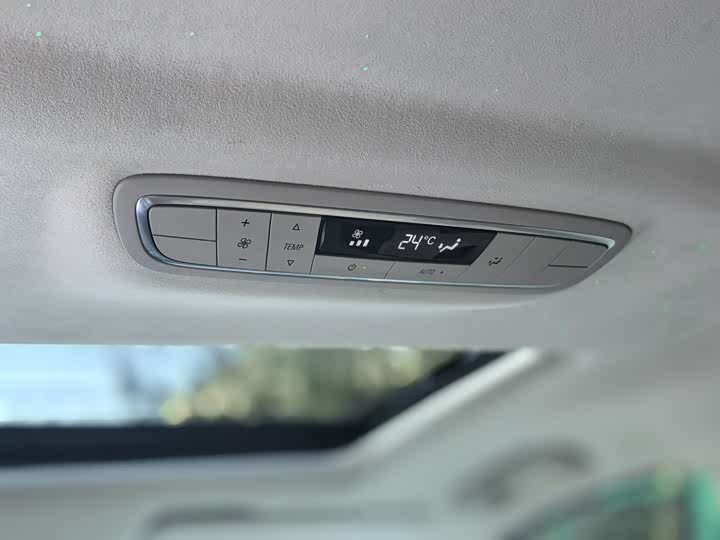 Фото 9 - Buick GL8 ES