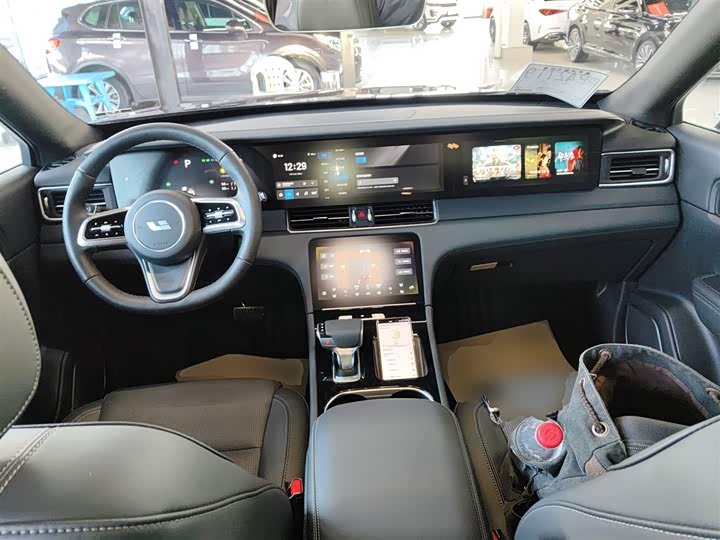 Фото 10 - LiXiang One