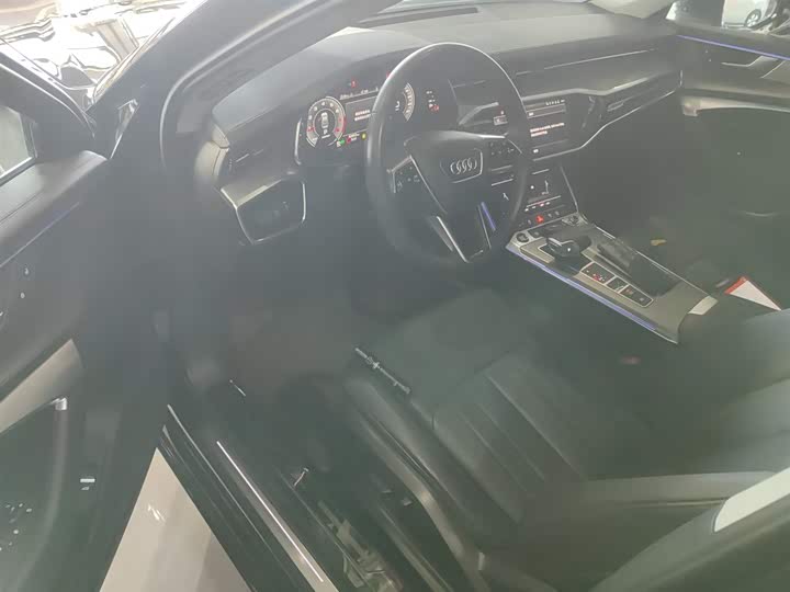 Фото 16 - Audi A6L