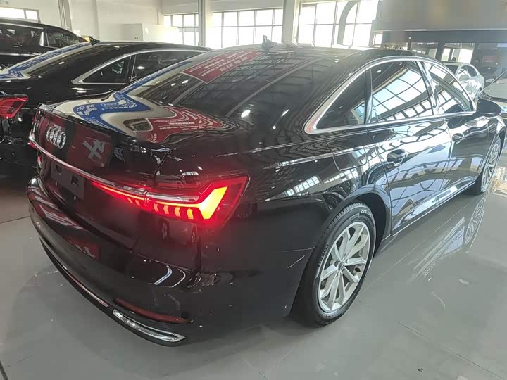 Фото 7 - Audi A6L