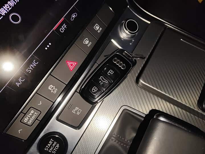 Фото 9 - Audi A6L