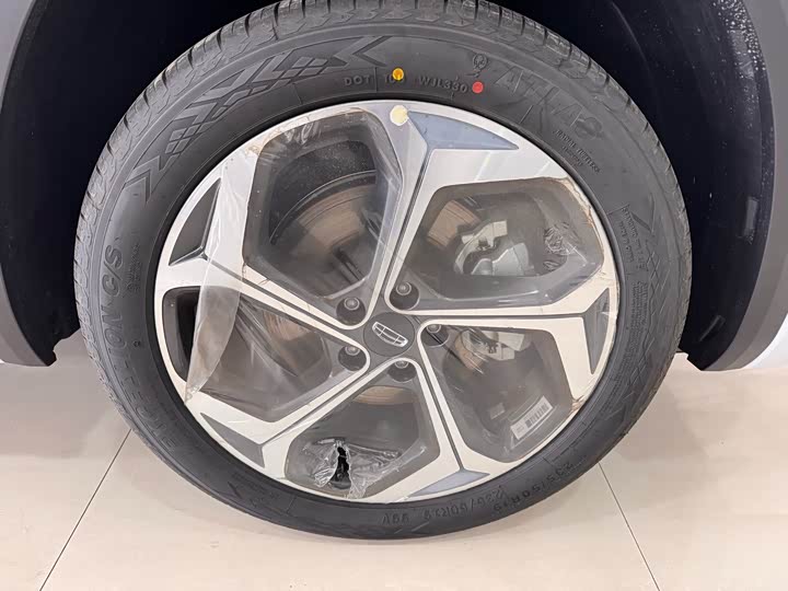 Фото 16 - Geely Monjaro