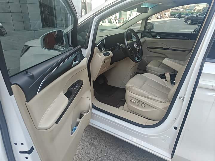 Фото 2 - Buick GL8 ES