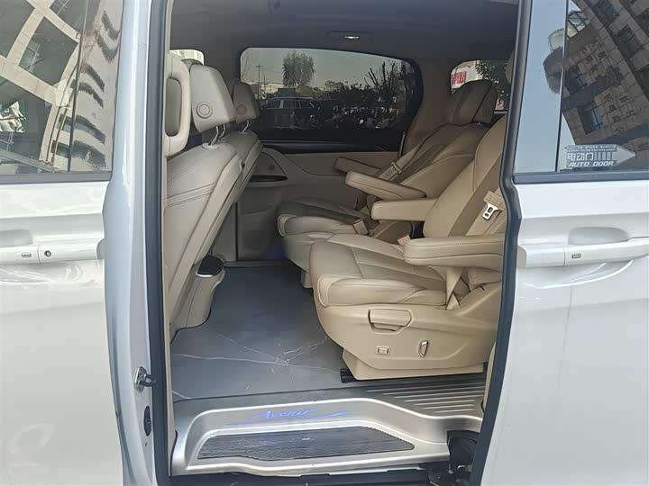 Фото 4 - Buick GL8 ES