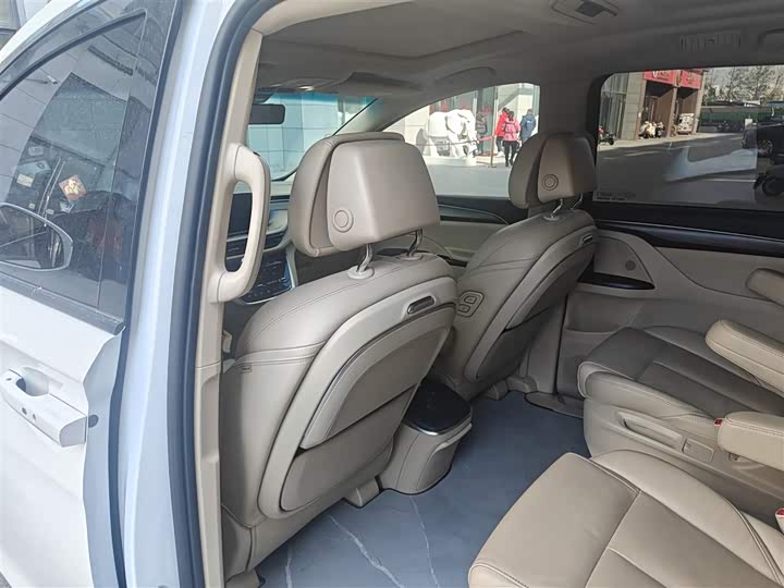 Фото 6 - Buick GL8 ES