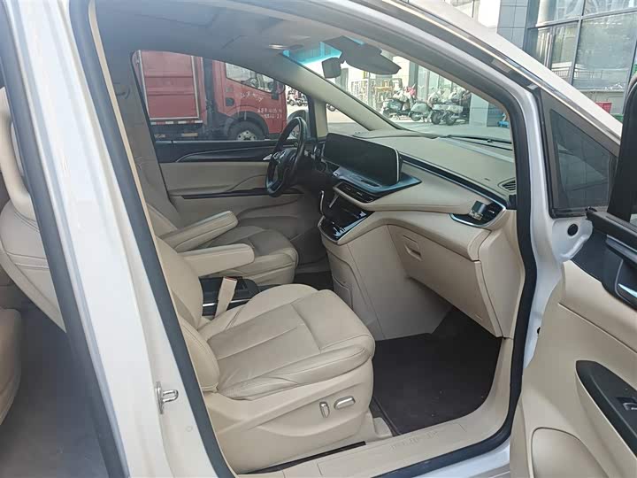 Фото 8 - Buick GL8 ES